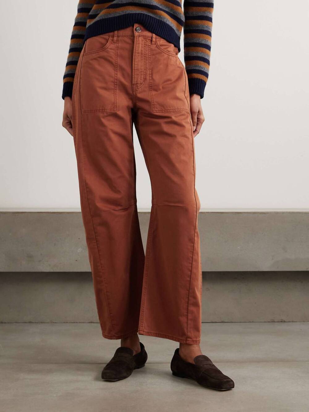NEW VERONICA BEARD sloan cotton twill barrel leg pants in brick - Picture 3 of 7